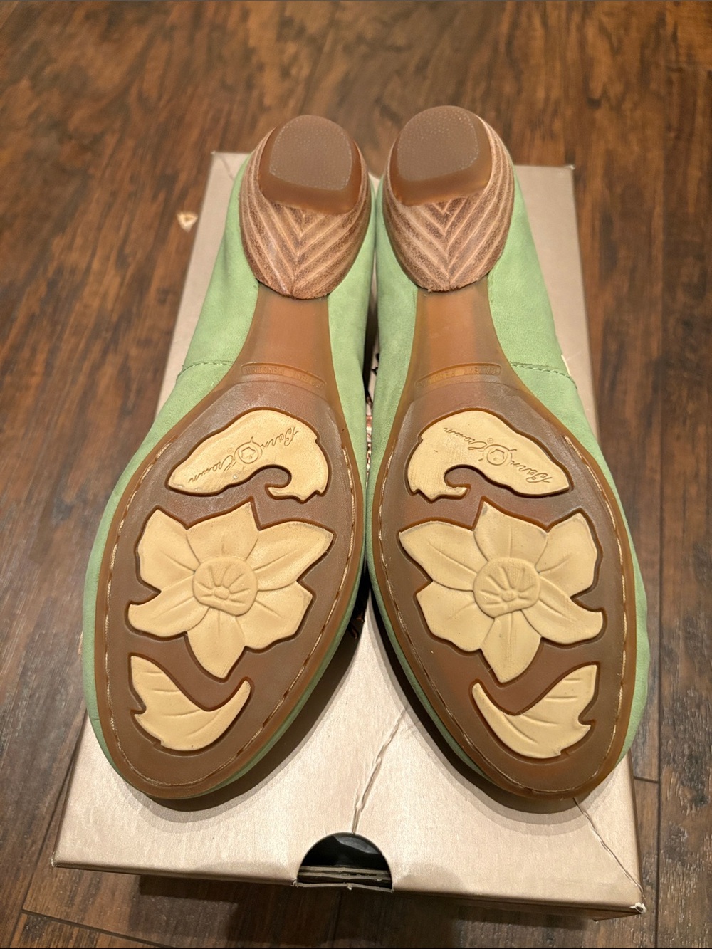 ⭐️LE DISCONTINUED⭐️ BØRN Crown Opal II FLAT - Green/Cream Suede- Women’s 7 US - Picture 3 of 6